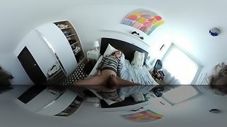 Slender girlfriend gets her pussy finger fucked VR